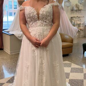 Wedding Dress Size 20, Never worn, unaltered